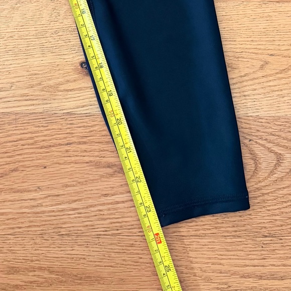 ALO Yoga 7/8 High-Waist Airlift Legging in Black (Size XXS) - Picture 6 of 10